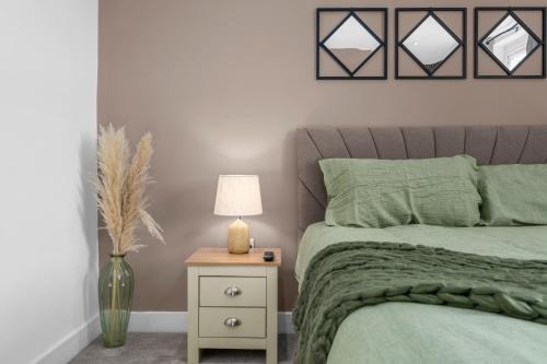 New listing - Stunning Prestwich Retreat - Sleeps 7