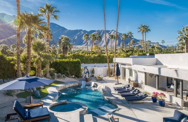 New Listing THE ESTATE- 5★ PRIVATE LUXE LOCATION - Walk to everything!