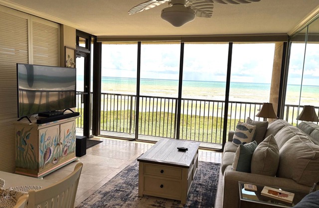 New Listing! Beachfront 2 Bedroom Condo.Your Perfect Vacation Starts Here!