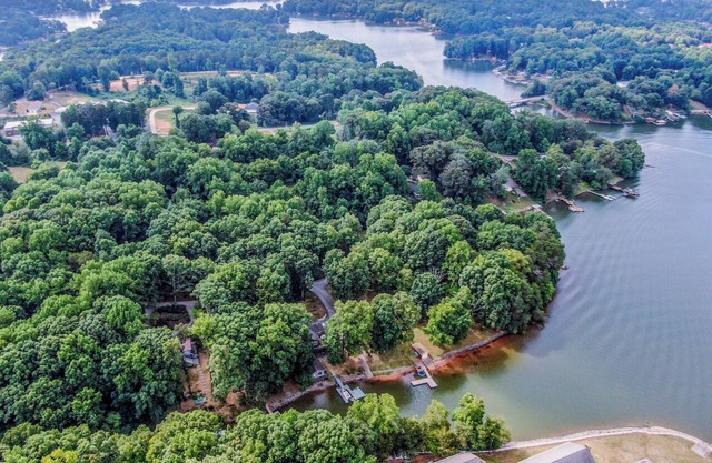 New listing! Waterfront cottage w/boat dock, hot tub