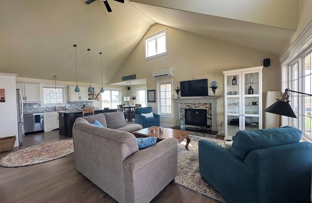 NEW LISTING!- Waterfront Cottage, Only 5 Minute Drive To Beach