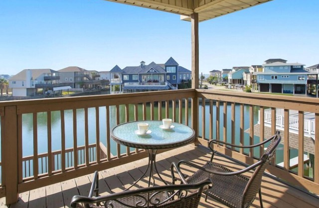 New Listing! Waterfront Home on Tiki Island, Only 5 Miles to Galveston-Tiki Retreat