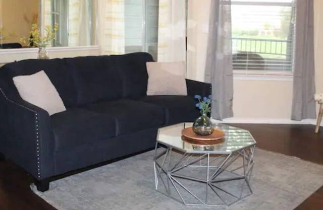New * Lovely 2 bedroom suite with a Private Garage