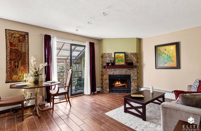 New Luxurious and Cozy top floor Condo , wifi and close to the airport.