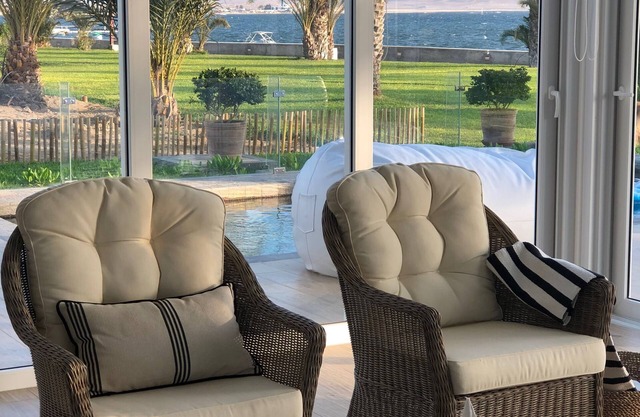 New LUXURY Beachfront House w/pool in Paracas National Reserve (w/Housekeeper)