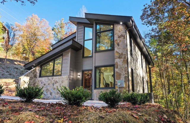 NEW Luxury Cabin in the most desired Mtn Tops Area. Dream Catcher