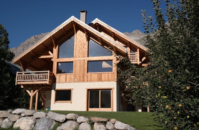 New luxury chalet: sleeps 10/12 people, Vallouise
