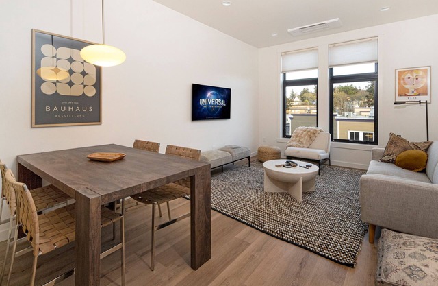 New Luxury Condo! Downtown Friday Harbor! HVN 303