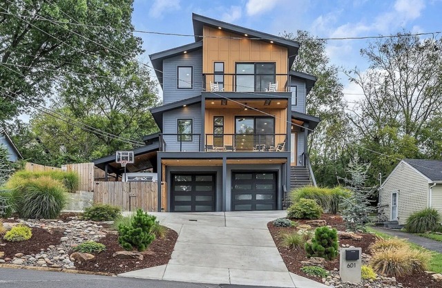New Luxury Custom House near Downtown, spacious & modern with Fun Amenities!