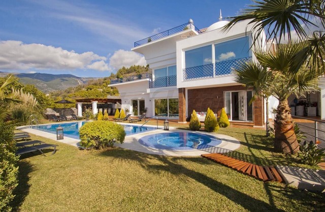 New luxury villa, 5 bedrooms, 5 bathrooms, private pool