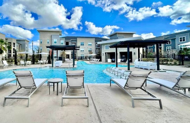 *New! Luxury Escape w/Pool Access near Waterpark*