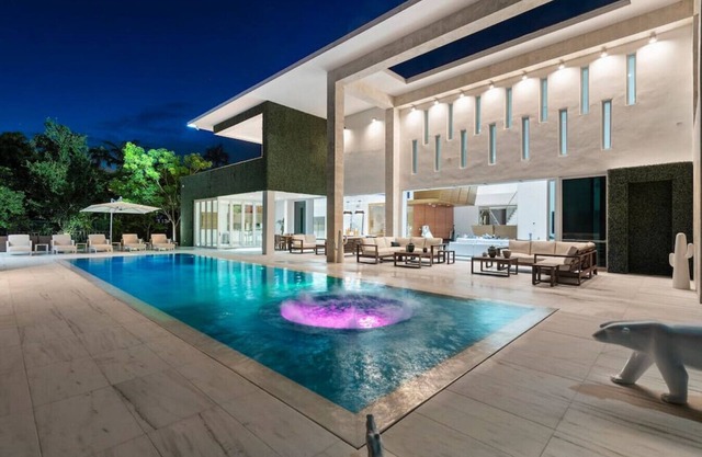 New Luxury estate, Pool/Jacuzzi/GYM, Sleeps 16