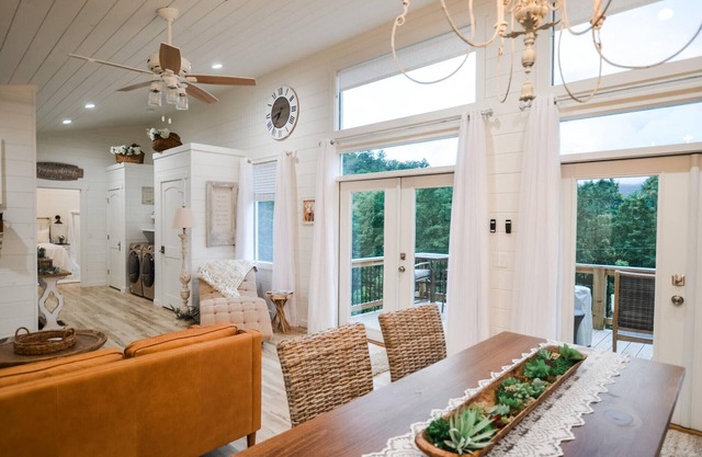 NEW! Luxury Farmhouse Cabin in the NC Great Smoky Mountains With Sunset Views