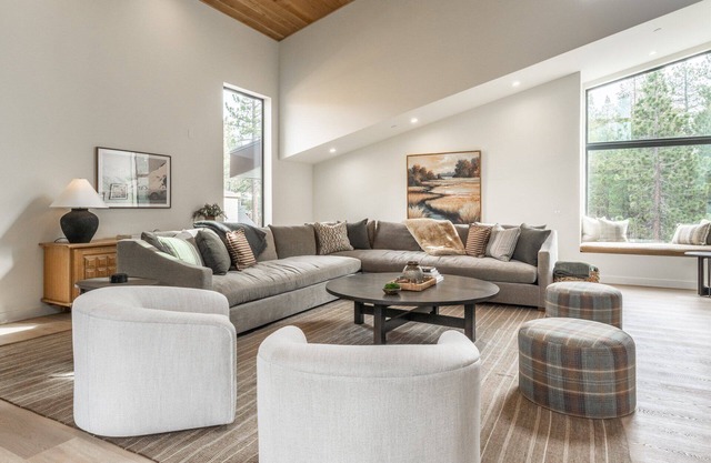 New Luxury Free Standing 4BR/4.5BA Home, Obsidian Reserve #146 Priv. Hot Tub, 2-Car Garge, gr8 Vws!