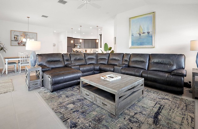 New Luxury Home in The Villages! Near Brownwood Towne Center! Comfy Beds!