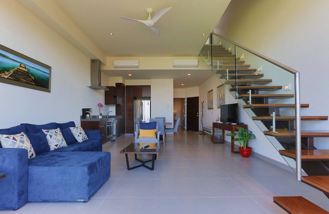 NEW Luxury Loft 1 bedroom with private roof garden and Side view of the marina