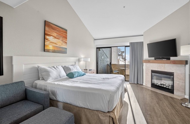 NEW! Luxury Ocean View Condo - Heated pool and Spa