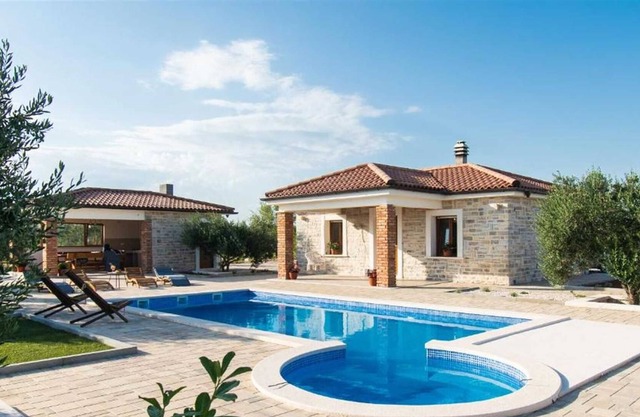 NEW luxury stone villa Lunis with pool
