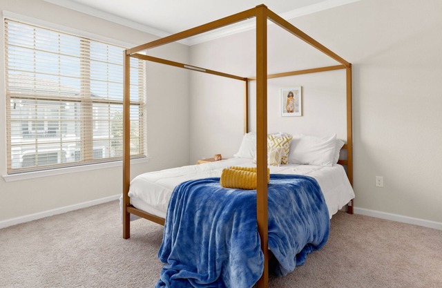 NEW Luxury Townhome w/ Pool & Gym