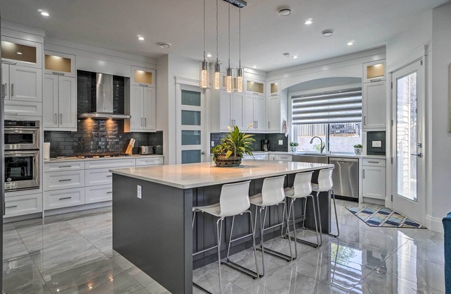 NEW! Luxury Vancouver Home w/Patio and Views of Dwtn
