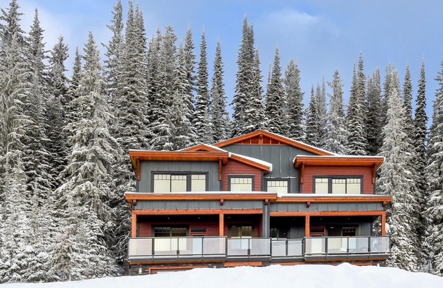 NEW Luxury View Duplex on The Ridge – Ski-In/out with lots of extras!