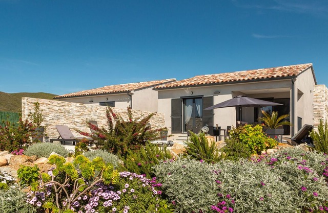 NEW LUXURY VILLAS WITH PRIVATE SWIMMING POOLS