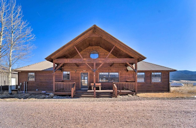 New Mexico Cabin Hideaway w/Eagle Nest Lake Views