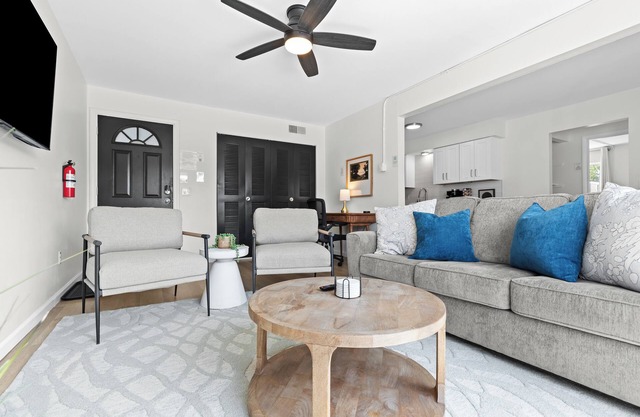 New! Modern 1BR Corner Flat | Central in Royal Oak