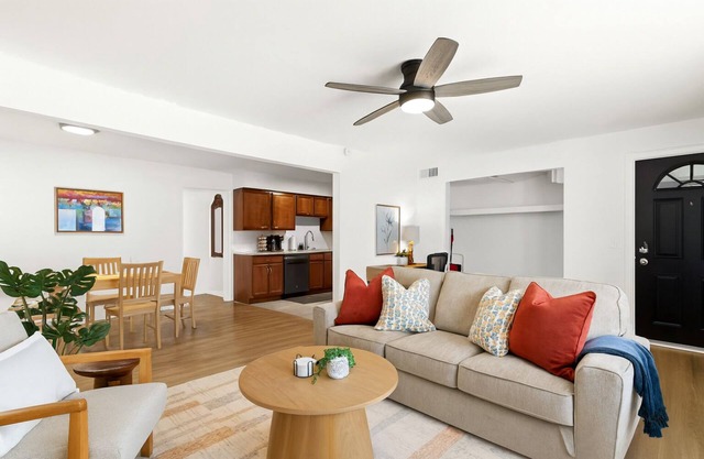 New! Modern 1st Floor 1BR | King Suite | Royal Oak