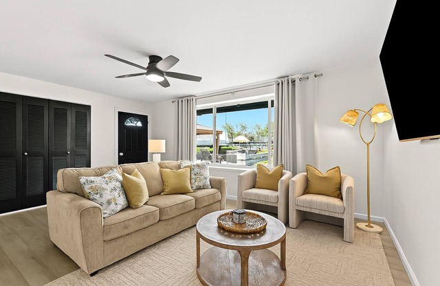 New! Modern 2BR by Downtown Royal Oak | King Beds