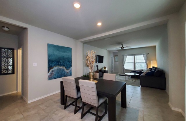 New Modern home only 11 miles from Downtown and the Pearl Brewery!
