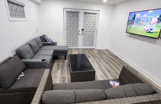 New Modern room in Innisfil