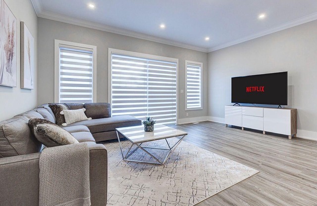 New Modern Townhouse Welland