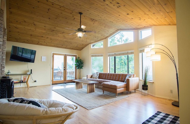 New Moon Pine Kernville- Elevated Above Town Luxury Mtn/Valley View Retreat