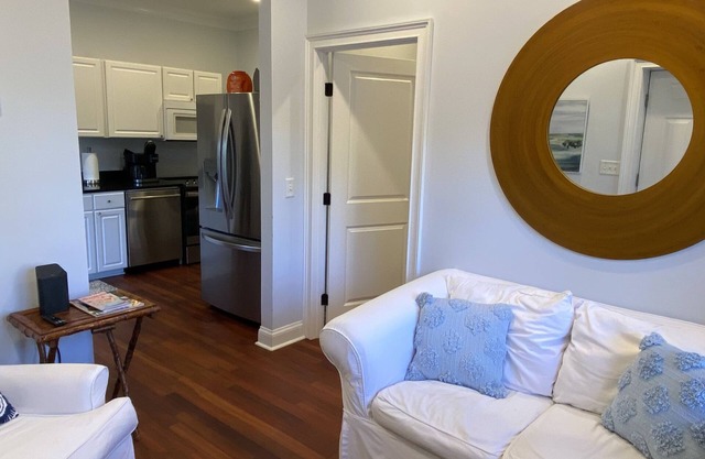 NEW - Most affordable 1 bedroom close to Downtown 4 miles & Beach 6 miles