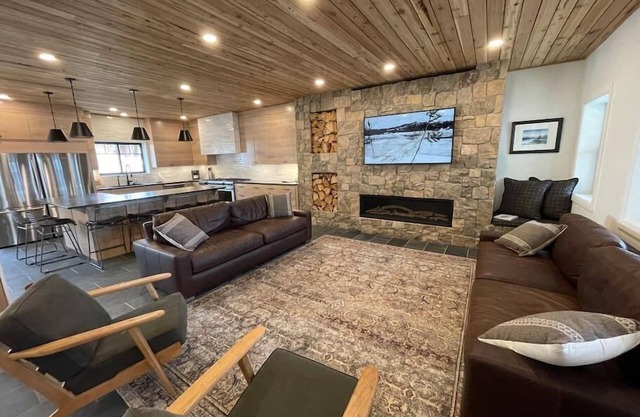 New Mountain Modern Cabin 25 min from Yellowstone