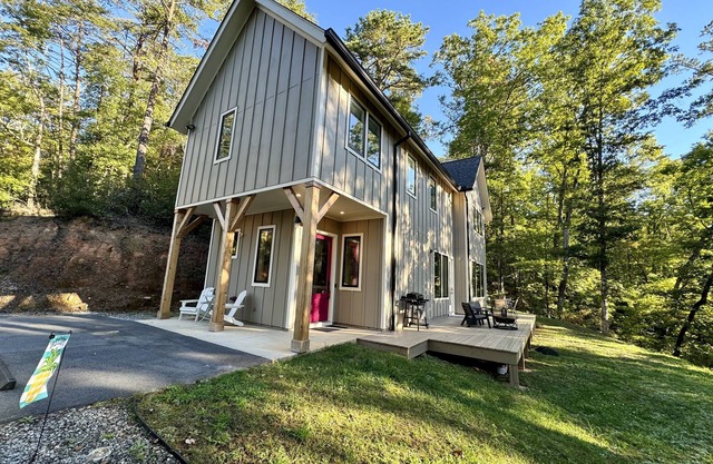 New Mountainside Retreat, 3/3 en-suite with EV fast chg mins to downtown Clayton