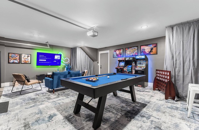 NEW! Nash Honky-Tonk w/Game Room, Arcade's, and Pool Table