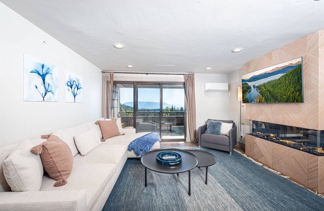 New! Newley renovated ski-in/ski-out condo with communal hot tub