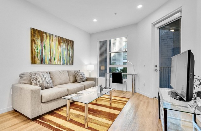 New! nr Dwtn San Diego 1BR | Pool deck w/Hot tub