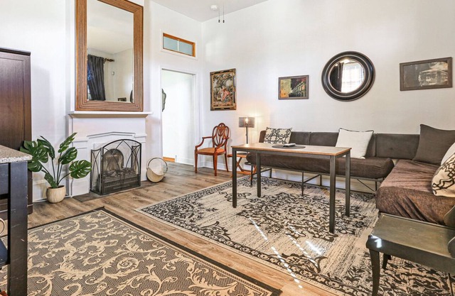 New! Oak St Fun near Levee & Streetcar!