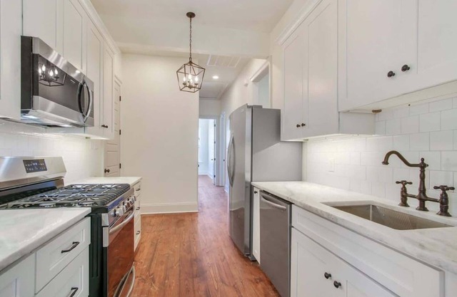 New Orleans Chic Oasis for 14, Near St. Charles