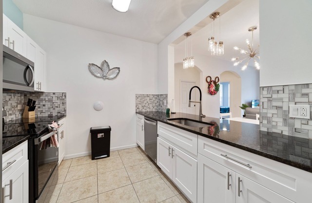 New price! First floor condo, near pool, at Windsor Palms Resort Disney Orlando