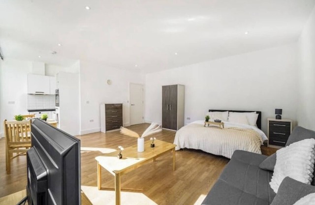 NEW Private Studio with parking