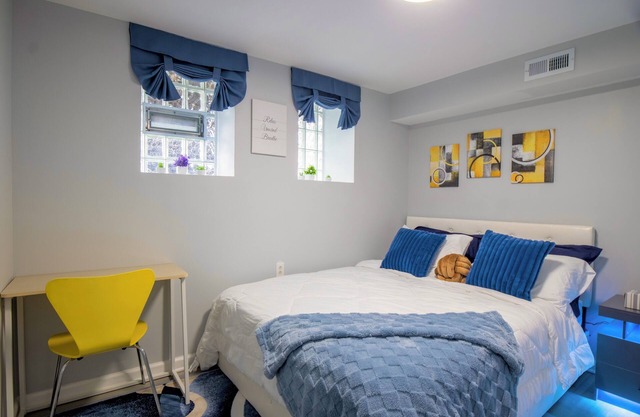 NEW Private West Loop 1br with Backyard near Green Line and CTA