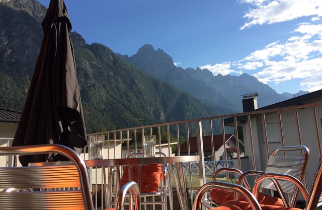 NEW Quiet apartment with high quality equipment and a view of the mountains