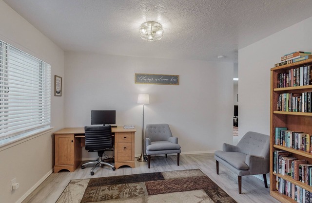 NEW Renovated Private 3/2Home(King)Near Balloon Fiesta Park, Quiet Neighborhood!