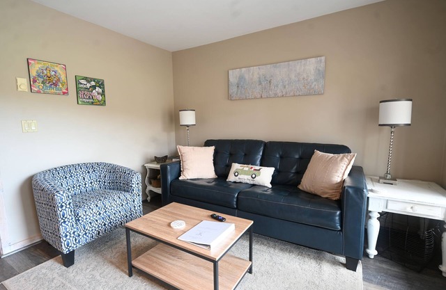 New rental! COZY condo, sleeps 4. Close to LAKES, golf, pools, boat parking