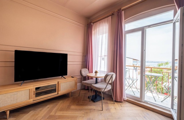 New Residence with Balcony & Stunning view in Galata