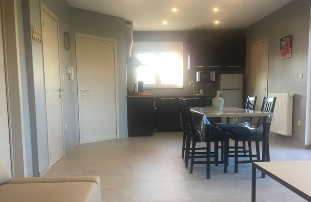 New residence with private parking and 2 apartments for 4 people each.